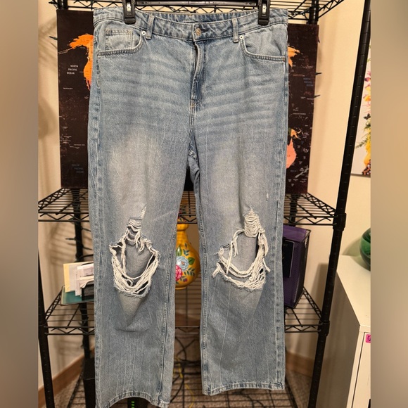 H&M Divided Distressed Jeans (16) - Picture 2 of 3